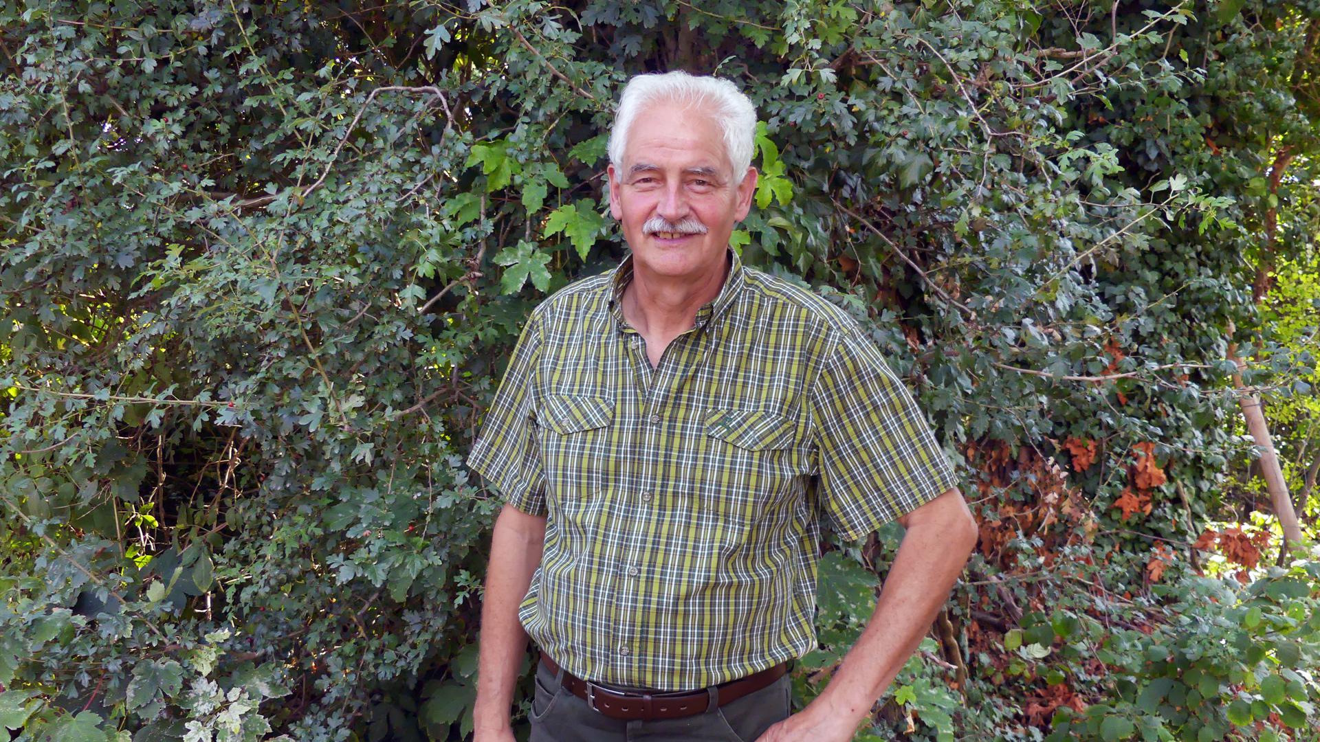 Überwiegend im Wald ist Landwirt Uwe Kugler seit über 40 Jahren als Jäger unterwegs. Auch für den Linkenheimer sind die Bedingungen fürs Jagen schwieriger geworden. 