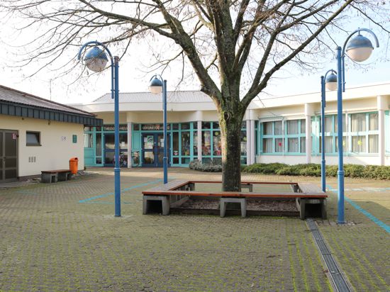 Ein leerer Schulhof