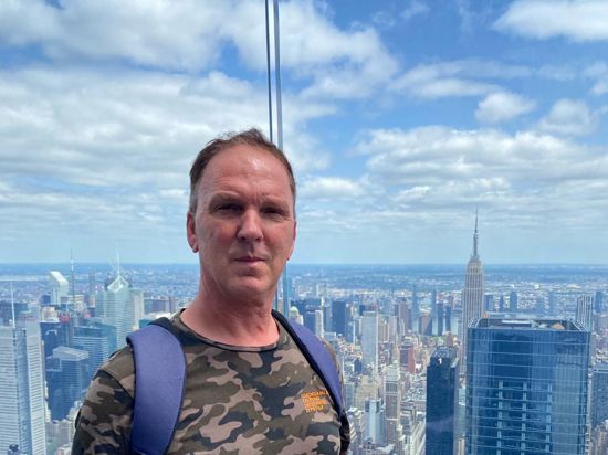 Marco Strobel auf einer Aussichtsplattform in New York