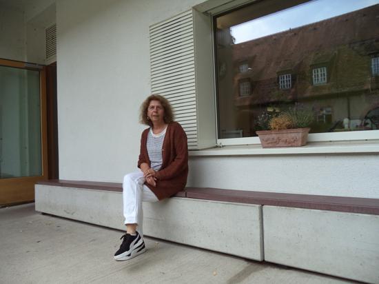 Die ausscheidenden Rektorin der Schloss-Schule Stutensee Ursula Botz. Das Foto zeigt sie vor ihrem Arbeitsplatz.