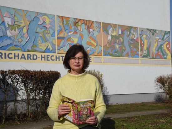 Karin Klapp aus Stutensee kommt als ehrenamtliche Lesepatin alle zwei Wochen in die Richard-Hecht-Grundschule.