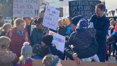 Eltern-Demo gegen Kita-Ausfall in Stutensee
