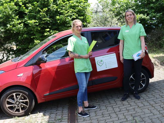 Bis zum Jahresende soll sich ihr neues Unternehmen selber tragen, hoffen Melina Stober (rechts) und Melissa Penkwitt. Sie haben in Stutensee einen ambulanten Pflegedienst gegründet