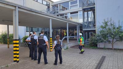 Feuerwehr und Polizei waren an der Pestalozzi-Schule in Stutensee-Blankenloch im Einsatz.