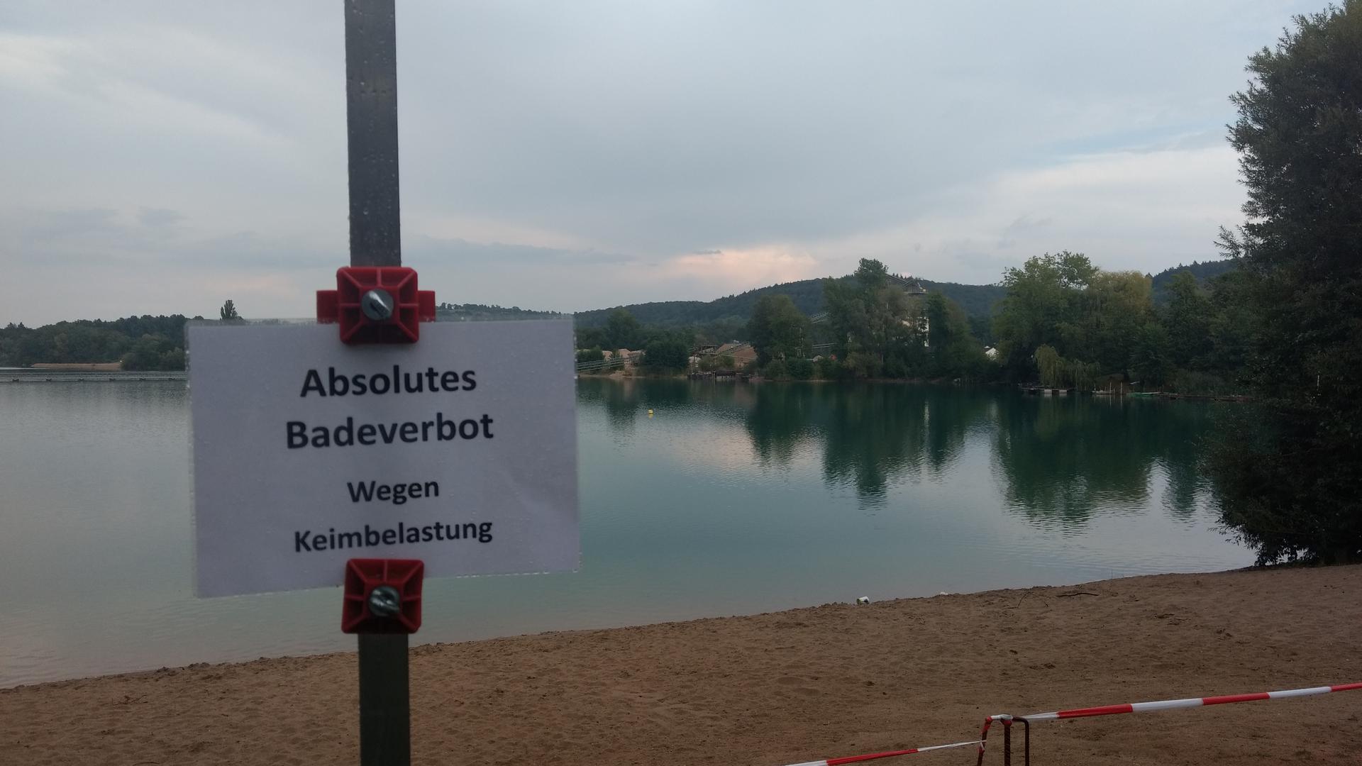 Wegen Keimbelastung ist der Baggersee in Weingarten zur Zeit gesperrt.