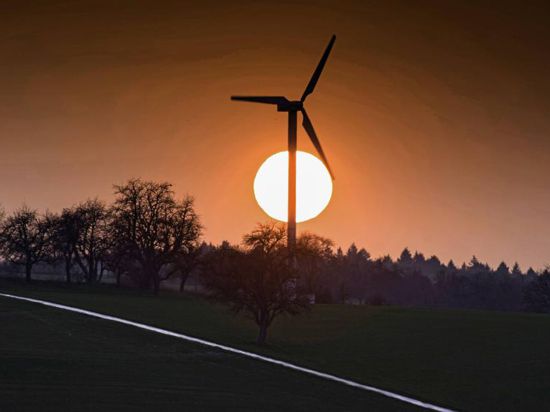 Natürlich Energie - aber im eigenen Umfeld nicht gern gesehen: Geplante Windkraftanlagen sorgen immer wieder für heftige Reaktionen in den betroffenen Gemeinden, jetzt auch in Weingarten und Walzbachtal. Das Foto zeigt die Windmühle auf der Wössinger Steig.