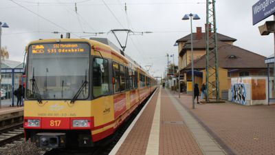 Straßenbahn im Bahnhof Weingarten 