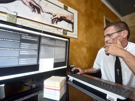 22.06.2022 Weingarten: Thomas Wystub von Bestattungen "Tom" zeigt Software Digitaler Nachlasspfleger