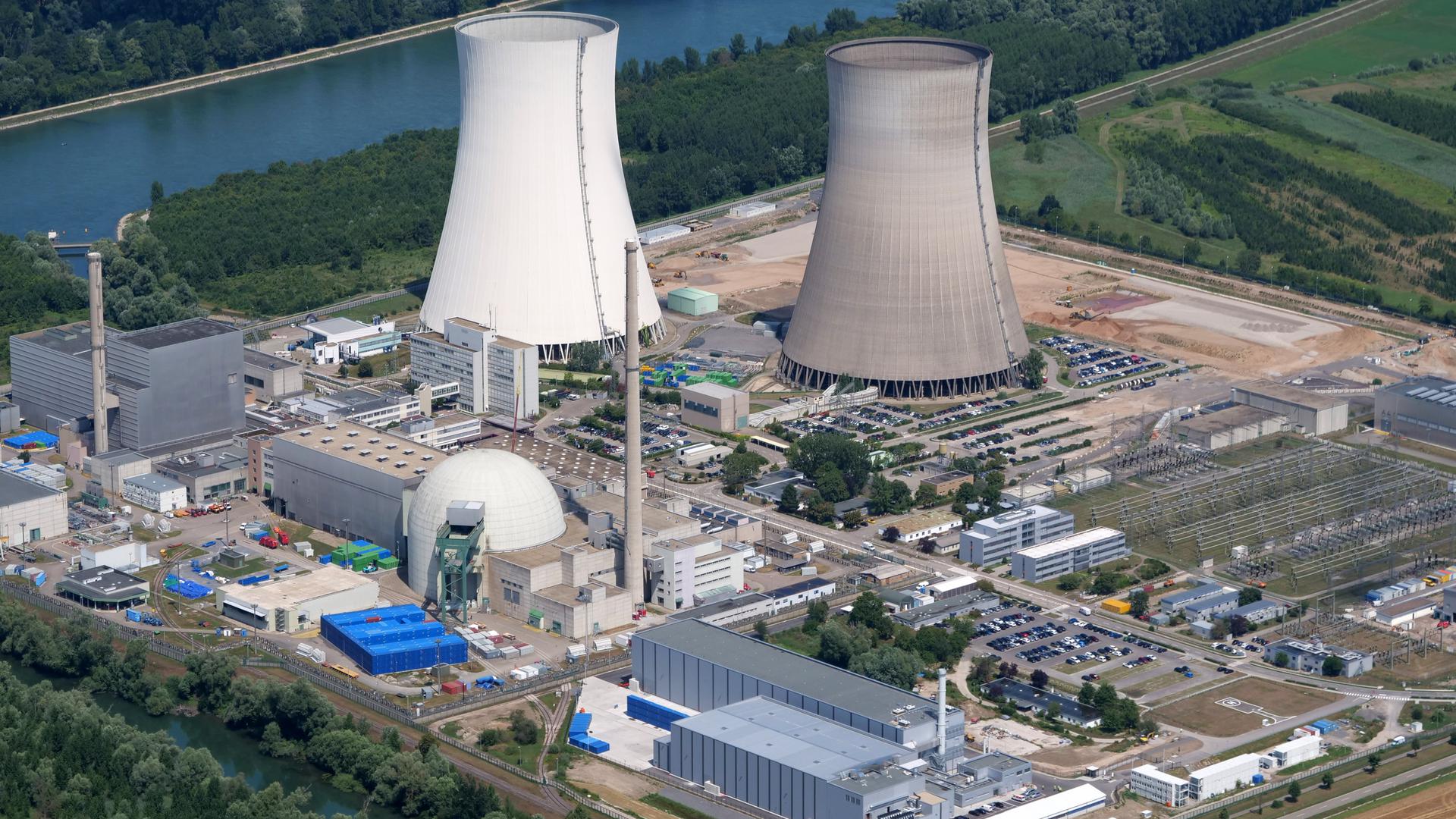 PROBLEMFALL: Der Landkreis will die Betreiber der kerntechnischen Anlagen im Kreis – hier das Kernkraftwerk Philippsburg – darauf hinweisen, dass die Abfälle aus dem Rückbau der Anlagen in einem Bergwerk verwertet werden könnten.