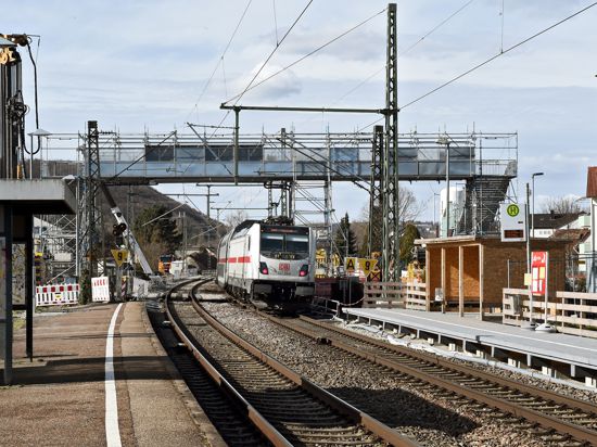 11.03.2023 Pfinztal-Söllingen Bahnhof. Provisorischer Bahnübergang