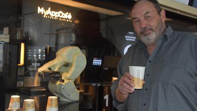 Geschäftsführer Michael Stille - In Sölligen in der Hammerwerktr. 16 erhält der Street Barista von MyAppCafé seinen Feinschliff.