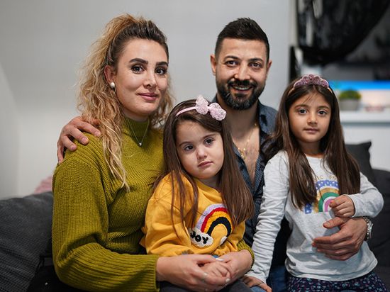 Fühlen sich gut integriert: Giana Saeed, mit den Töchtern Ailen und Lamitta und ihrem Mann Ibrahim Adrah. Der 35-Jährige flüchtete 2015 aus Syrien. 