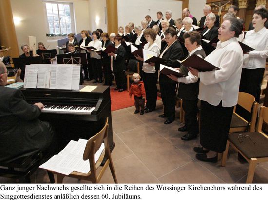 Konzert zu 60 Jahre Kirchenchor Wössingen in der Weinbrennerkirche mit Manfred Schreiber an der Orgel (ganz links) 