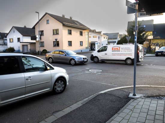 Die gefährliche Kreuzung von Wössinger Straße, Bruchsaler Straße, Bruch- und Rappenstraße  in Walzbachtal-.Wössingen soll durch eine Kreisverkehr entschärft werden.