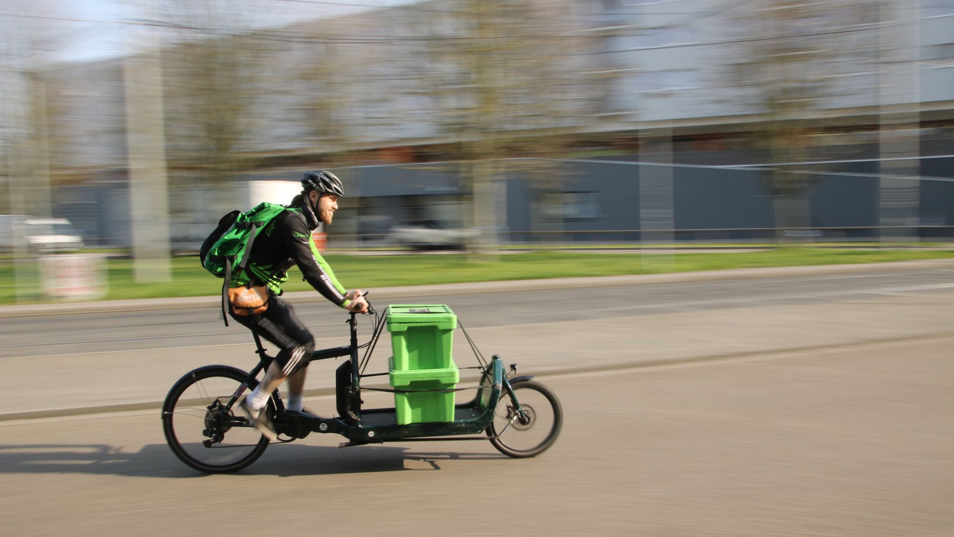 Die CIK hat mit Unterstützung der Wirtschaftsförderung ein kostenloses Lieferangebot für Kundinnen und Kunden im Karlsruher Stadtgebiet mit Karlsruher Fahrradkurieren auf die Beine gestellt.