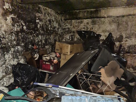 Keller mit verkohlten Wänden und zerstörten Kartons: Im Keller des Schoko ist nach den ersten beiden Bränden am 17. und 18. Dezember nicht mehr viel heil.