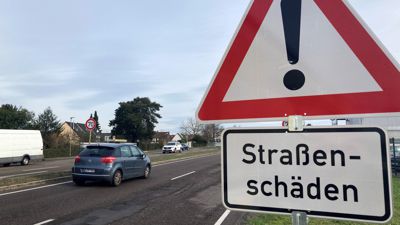 Schild Straßenschäden an B36 bei Rheinstetten
