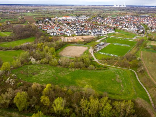 Luftaufnahme von ehemaliger Deponie Biesel in Rheinstetten-Mörsch, auf der eine Freiflächen-PV-Anlage entstehen soll.