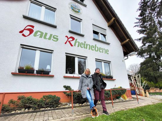 Mutter und Sohn: Unter Anleitung von Sternekoch Frank Rosin haben Susanne und Max Heil das Naturfreundehaus Rheinebene auf Vordermann gebracht.