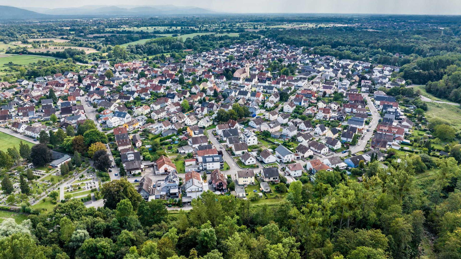 Luftaufnahme des Rheinstettener Stadtteils Neuburgweier.