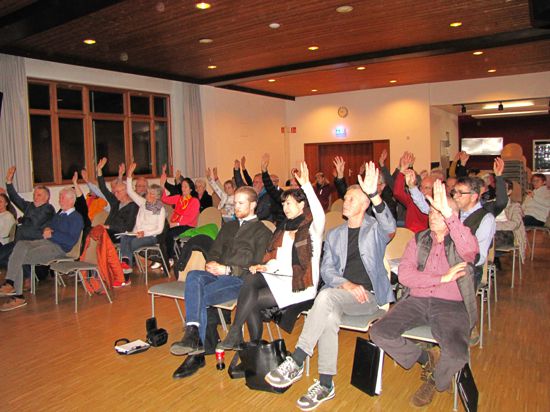 Alle Hände gingen hoch bei den Abstimmungen in der Versammlung der BI Pamina in Neuburgweier. Einstimmigkeit war angesagt.