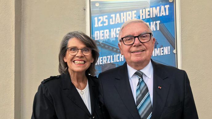 Roland Schmider, ehemaliger KSC-Präsident mit Ehefrau.
