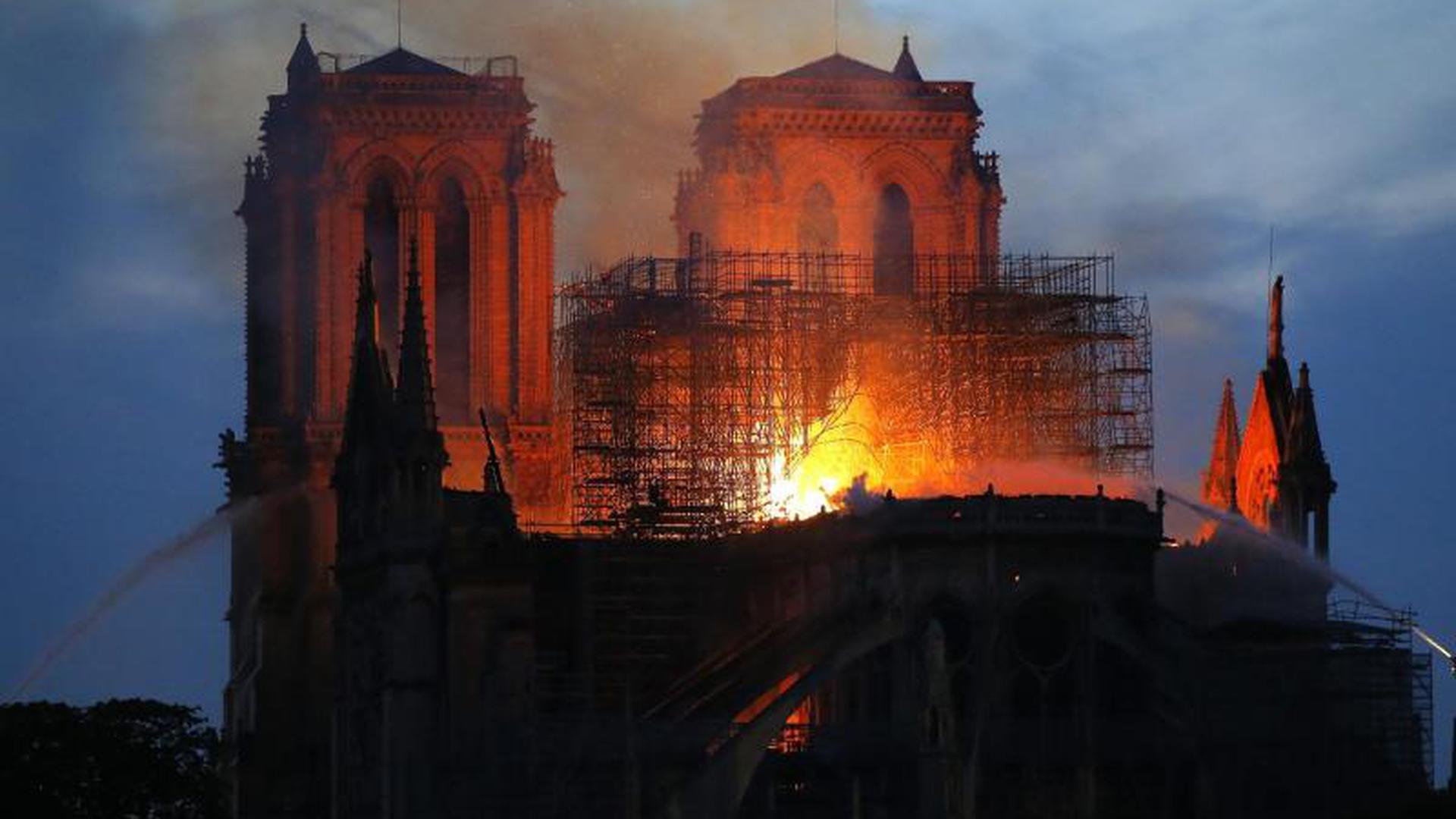 Notre-Dame steht in Flammen