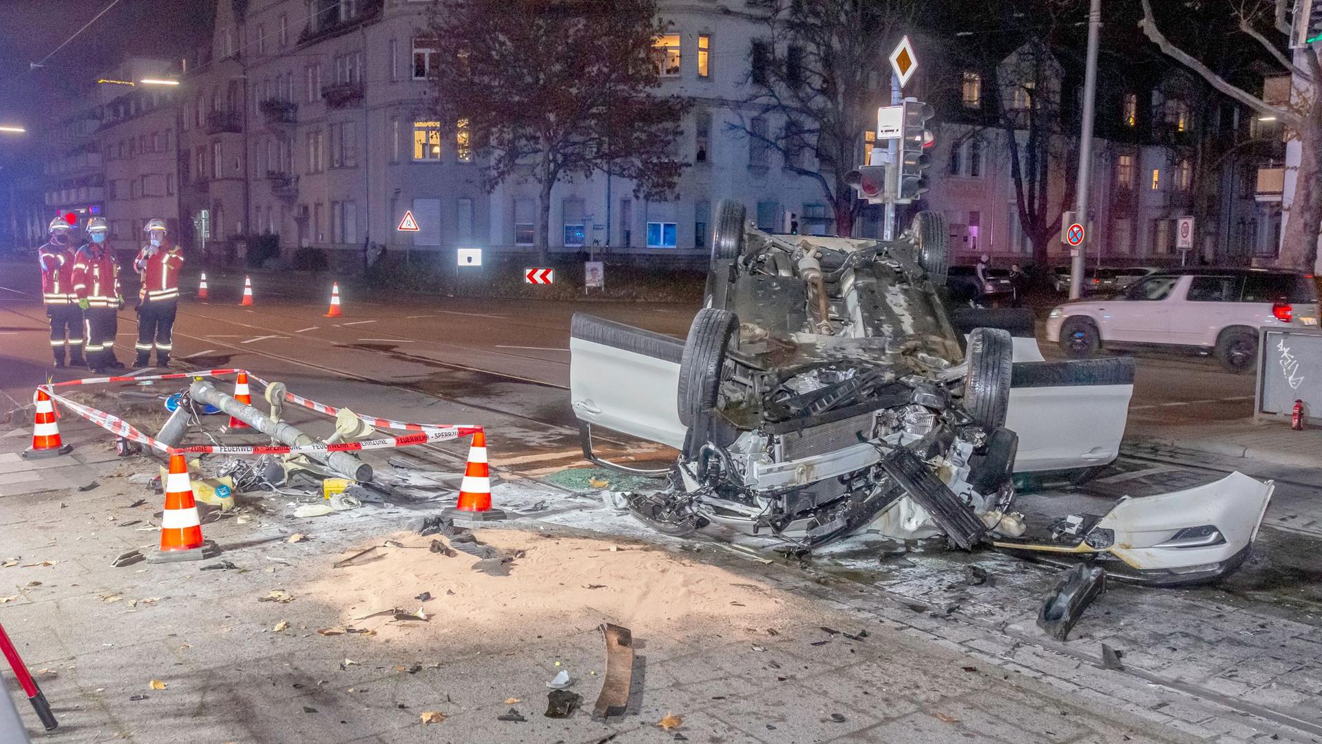 Aufarbeitung: Die Crash-Serie, die im November vergangenen Jahres Karlsruhe und Südbaden erschüttert hat, beschäftigt das Karlsruher Landgericht.