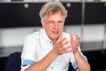 Frank Mentrup (SPD), Oberbürgermeister von Karlsruhe und Präsident des baden-württembergischen Städtetags, während eines dpa Interviews.