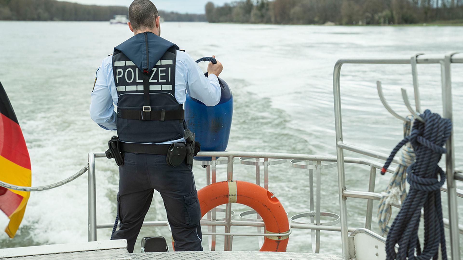Die Wasserschutzpolizei hilft den Schiffsführern auch in Not, sie ist nicht nur ein Kontrollorgan.