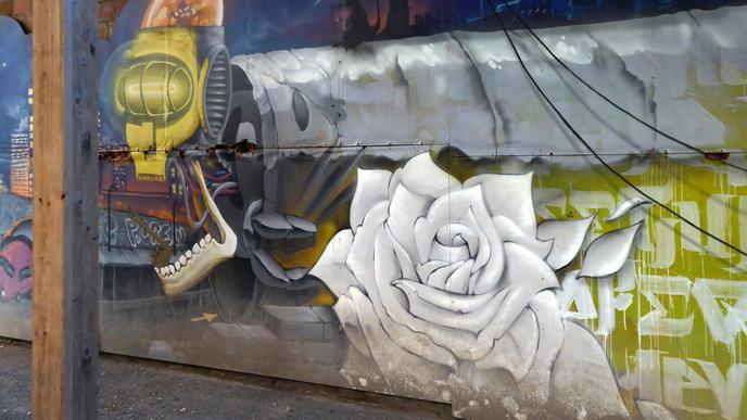 "Weiße Rose" Graffiti mit weißer Rose Karlsruhe