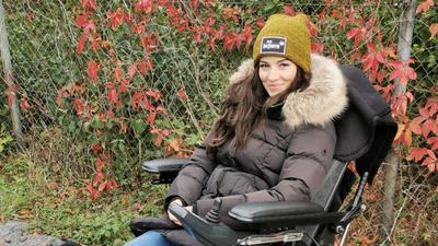 Sie zeigt Gesicht für ihre Krankheit: Die 21-jährige Jana Lehmann spricht in den sozialen Medien über ihr chronisches Müdigkeitssyndrom und die Folgen. Damit will sie auch anderen Betroffenen helfen.