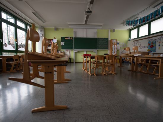 Ab dem 22. Februar soll in die noch leeren Klassenzimmer im Land wieder Leben zurückkehren.

