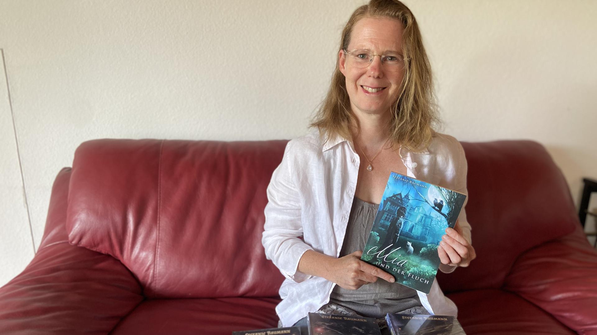Stefanie Baumann aus Oberderdingen schreibt seit ihrer Kindheit. Ihre Bücher vergleicht sie mit einem Farbwürfel, denn am Schluss darf nichts verdreht sein.