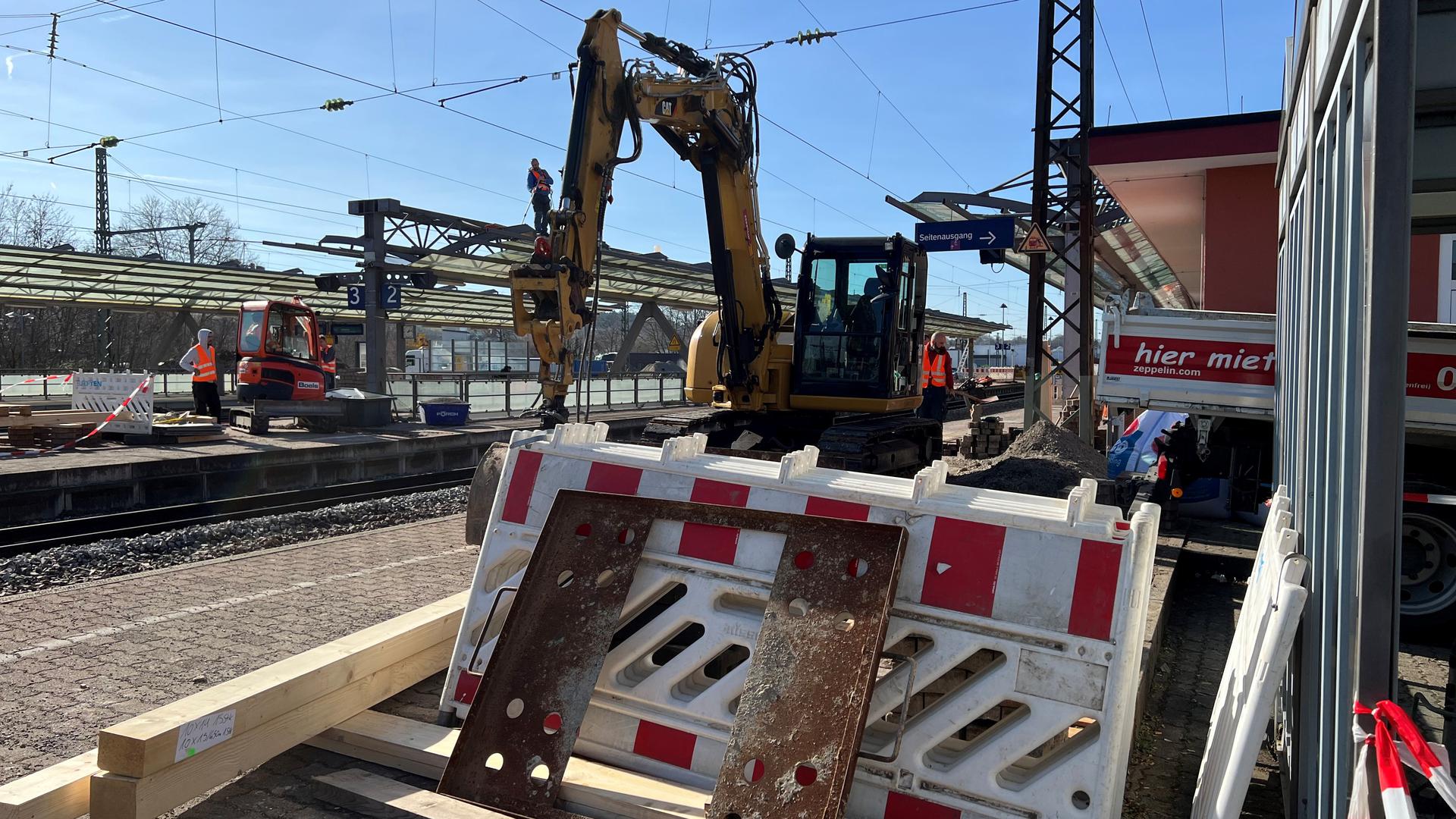 Der Anfang ist gemacht: Ende Februar erledigte die Deutsche Bahn erste Bauarbeiten für den barrierefreien Ausbau.