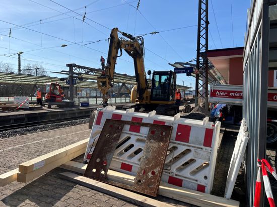 Bald geschafft: Noch bis Samstag, 25. Februar, sperrt die Deutsche Bahn die Gleise wegen Arbeiten an den Oberleitungen. 