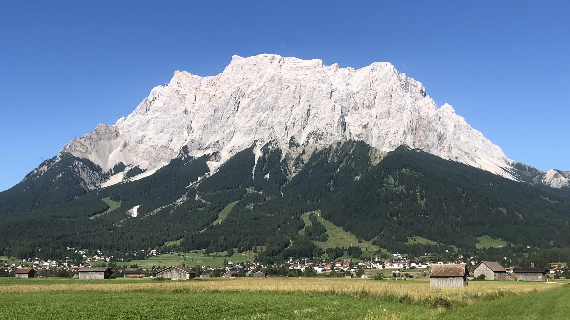 Blick auf die Zugspitze von Lermoos in Österreich von Annette Zengerle aus Oberderdingen.