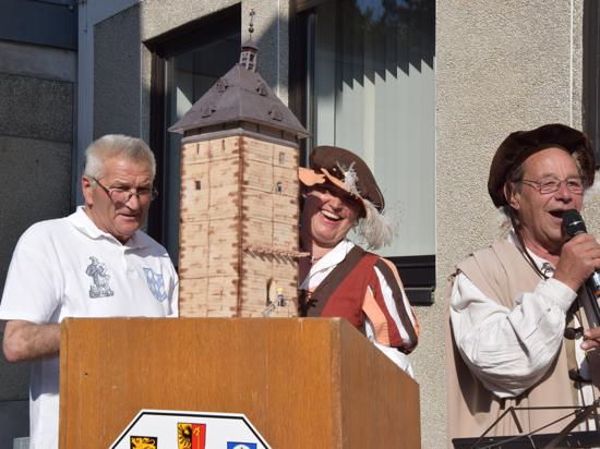 Gut gelaunt zeigt sich Alt-Oberbürgermeister Paul Metzger bei der Eröffnung des Pfeiferturms am 1. April 2017.