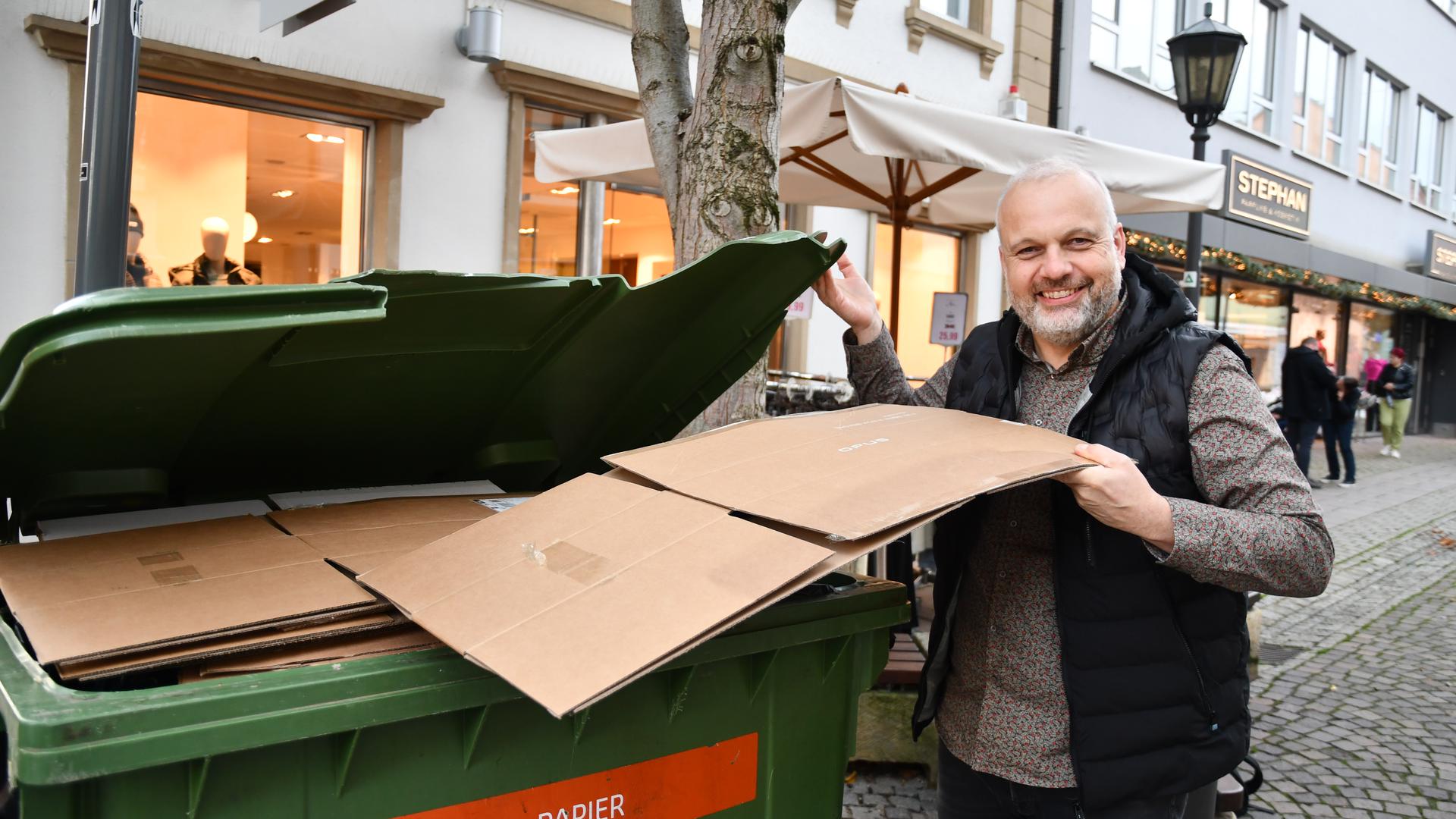 Ärgert sich über herumstehende Tonnen und hohe Gebühren: Andreas Drabek hält die Müllabfuhr in der Brettener Innenstadt für ineffizient.