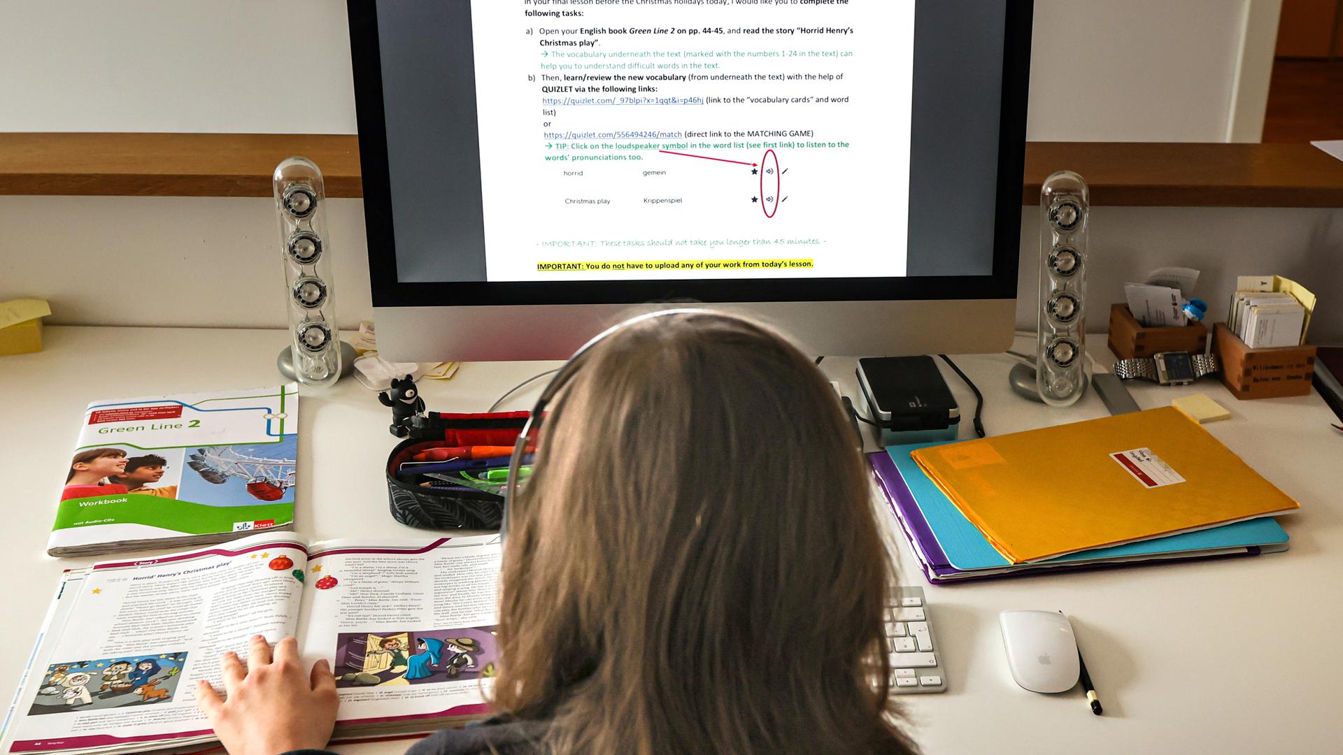 Ein zwölfjähriger Gymnasiast löst am Computer in seinem Zuhause seine Schulaufgaben, die ihm seine Lehrer für jeden Tag über den Schulserver geschickt haben. (zu dpa "Aufgaben im stillen Kämmerlein - wie läuft es mit dem «Fernunterricht»?") +++ dpa-Bildfunk +++