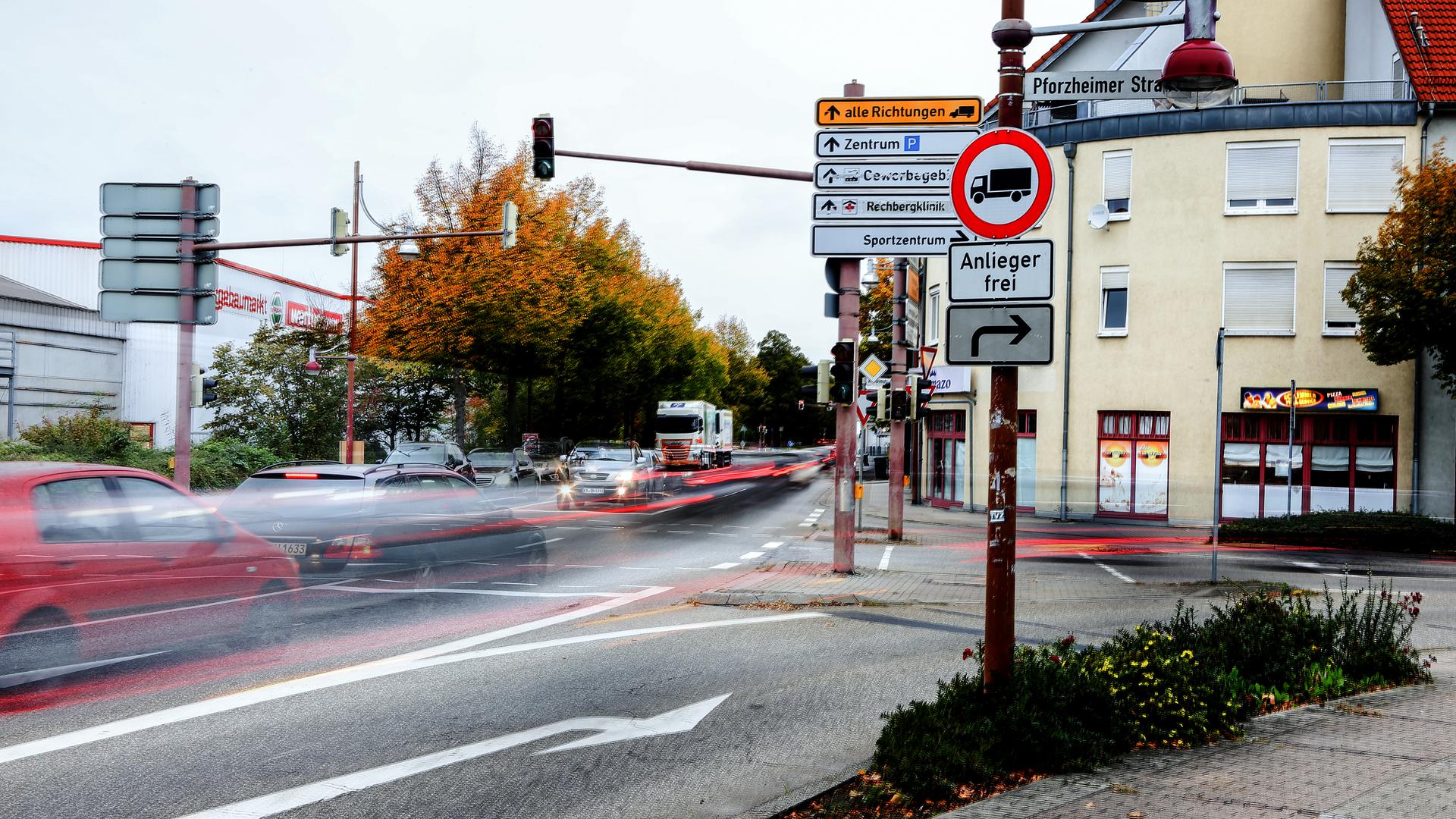 Die Brettener Wilhelmstraße ist nicht nur zu den Hauptverkehrszeiten stark frequentiert.