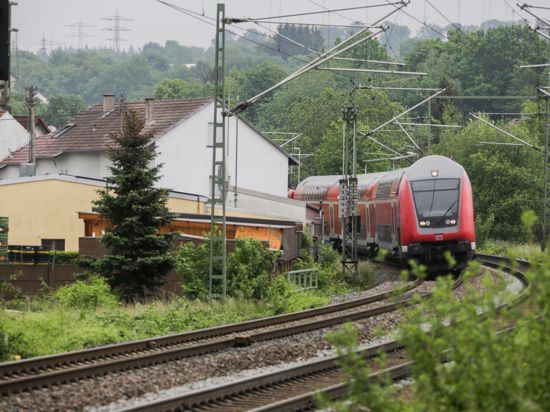 Die Deutsche Bahn plant in Diedelsheim den Bau einer Lärmschutzwand.