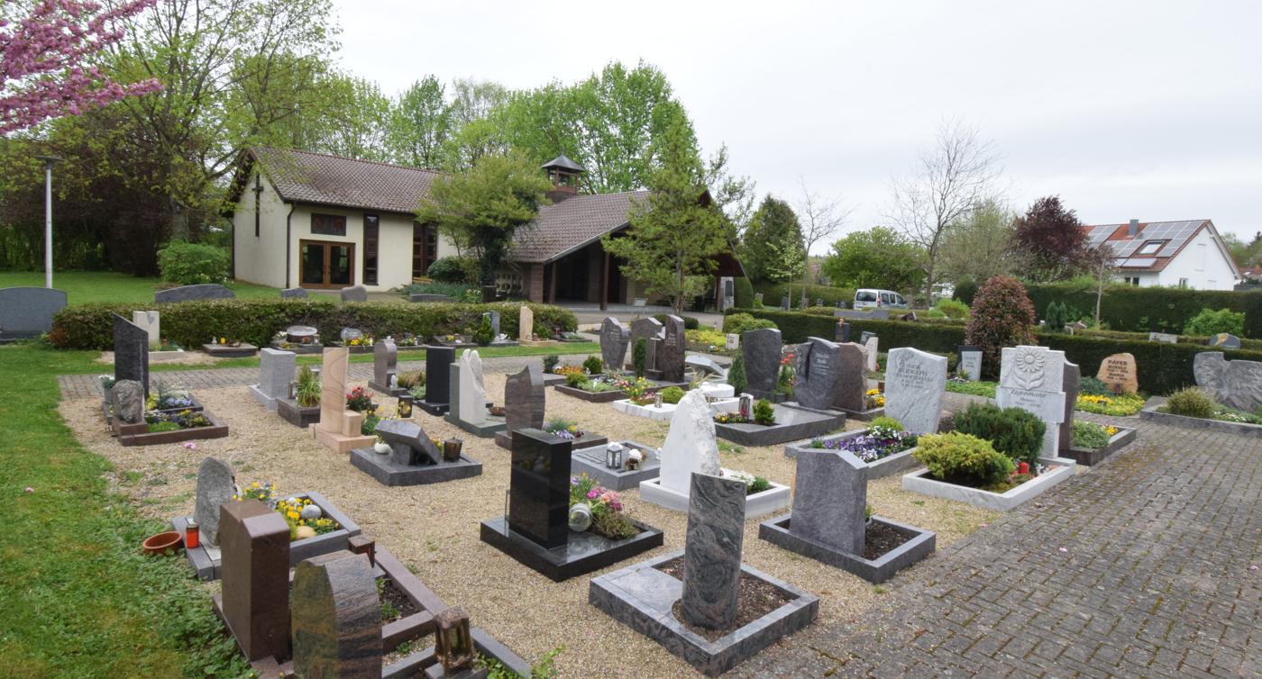 Der Friedhof in Bretten-Gölshausen mit Aussegnungshalle
