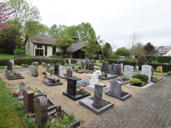 Der Friedhof in Bretten-Gölshausen mit Aussegnungshalle