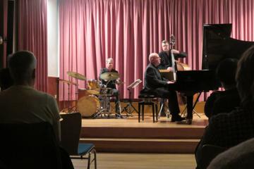 Erfolgreicher Auftakt des Internationalen Kraichgau Jazzfestivals mit dem Chastenier Trio   