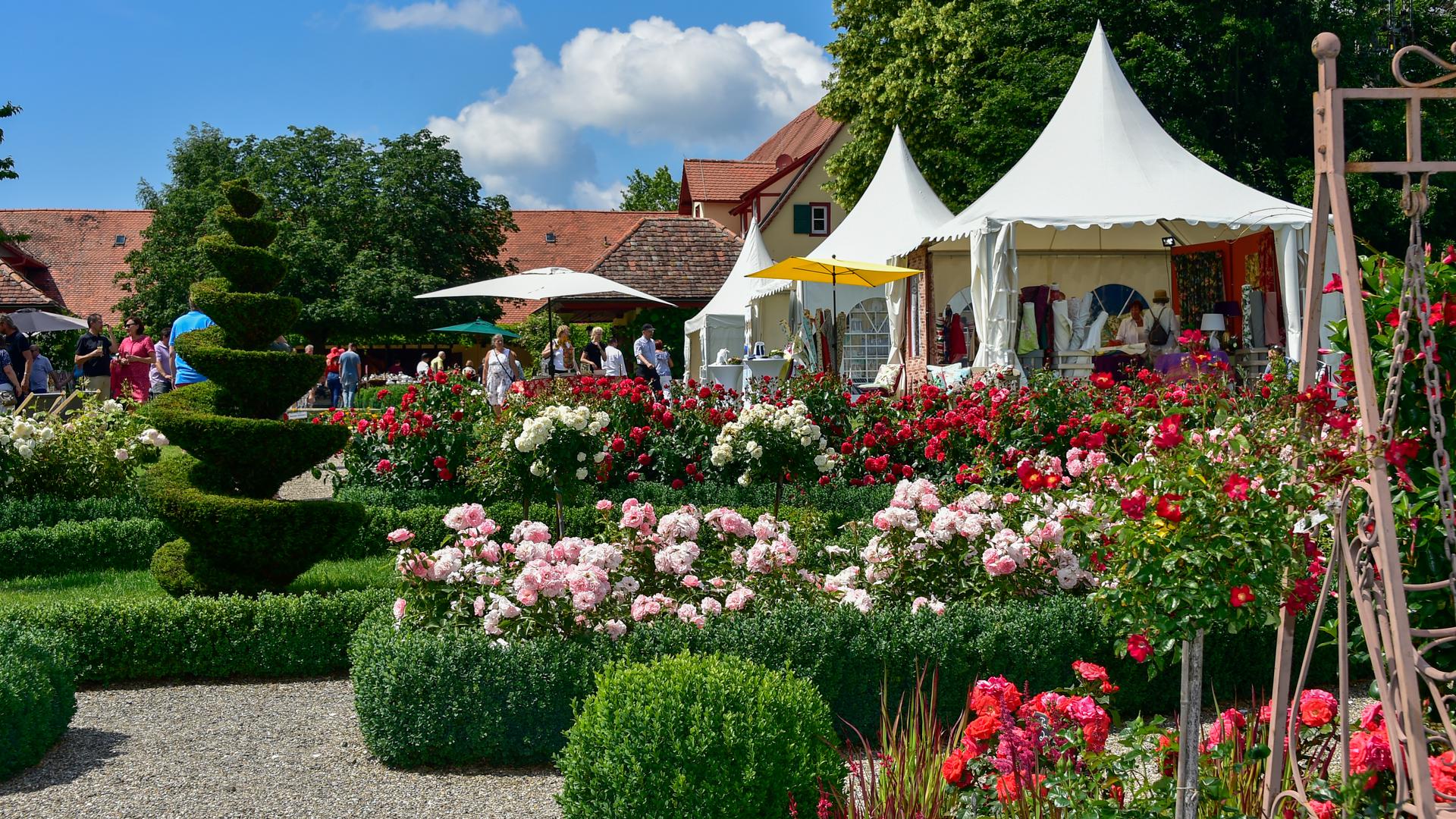 Life’s Finest auf Gut Schwarzerdhof mit blühenden Gärten.

