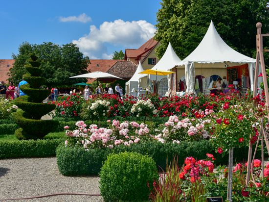 Life’s Finest auf Gut Schwarzerdhof mit blühenden Gärten.