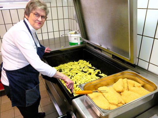 Sonntagvormittag: Seit 5.30 Uhr steht Margit Kratzmeier in ihrer Gastro-Küche und bereitet Menüs für zwei Veranstaltungen mit 80 und 160 Gästen vor.