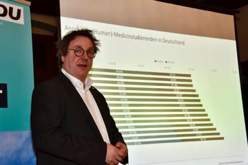 Neue Wege bei der medizinischen Versorgung forderte Michael Preusch, Arzt und CDU-Landtagsabgeordneter, vor rund 30 Zuhörern in Bretten.