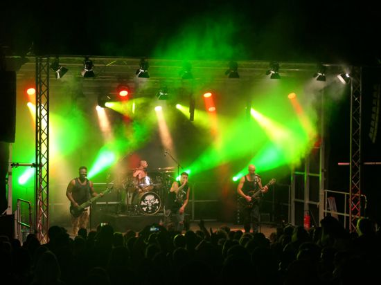 Bühne frei für die Rockcoverband „Donnerbalken“. Bereits zum zweiten Mal traten die vier Musiker bei „Rock die Weide“ auf.